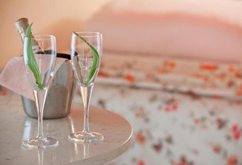 Номер Economy, Bellavista Lakefront Hotel & Apartments