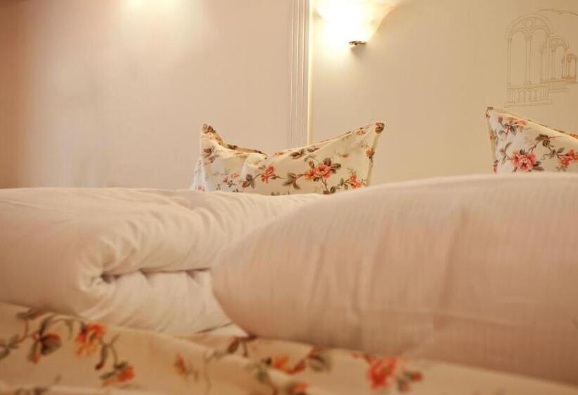 Номер Economy, Bellavista Lakefront Hotel & Apartments