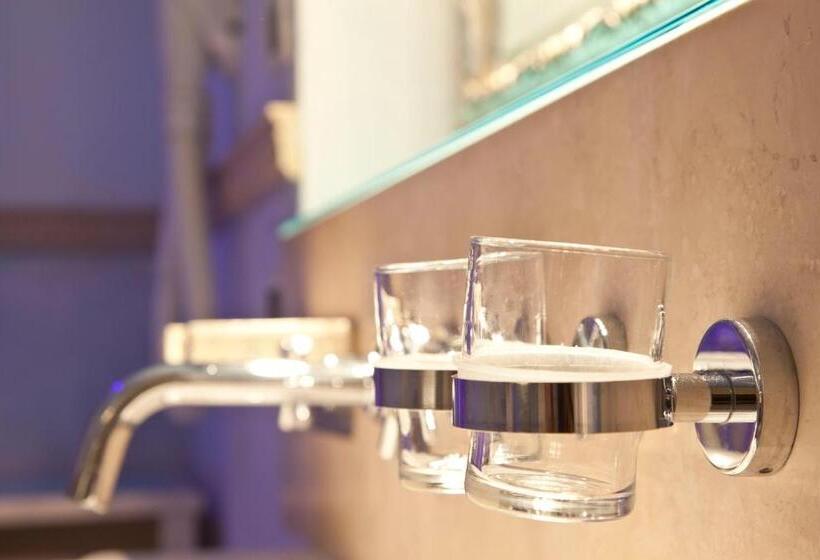 Студия Классика, Bellavista Lakefront Hotel & Apartments