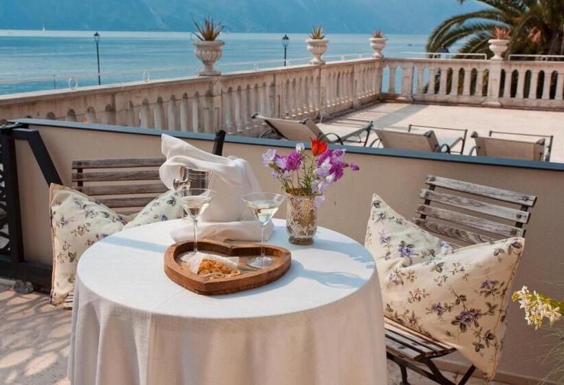 Номер Стандарт с Гидромассажем, Bellavista Lakefront Hotel & Apartments