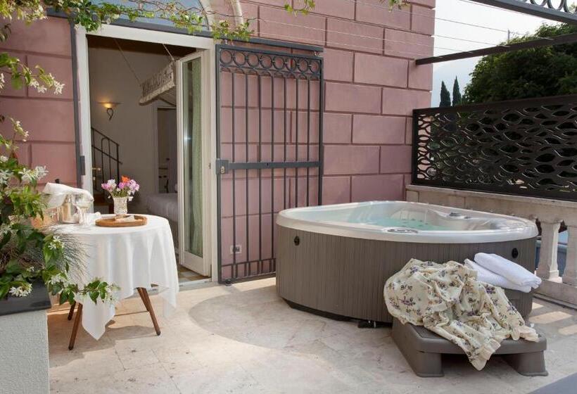 Номер Стандарт с Гидромассажем, Bellavista Lakefront Hotel & Apartments