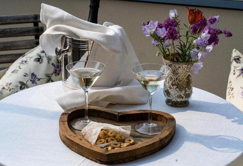 Номер Стандарт с Гидромассажем, Bellavista Lakefront Hotel & Apartments