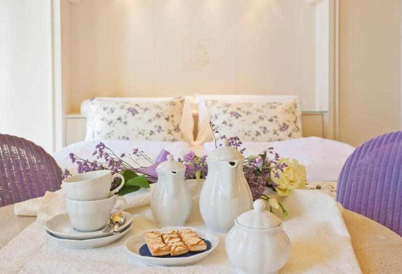 Номер Стандарт с Гидромассажем, Bellavista Lakefront Hotel & Apartments