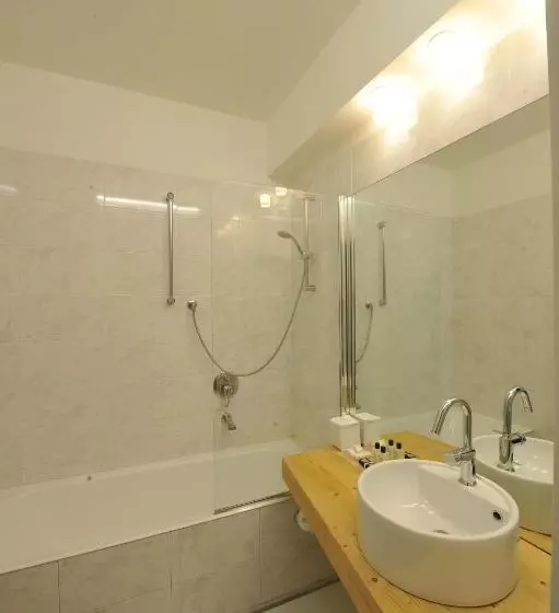 اتاق استاندارد, Art Hotel Boston
