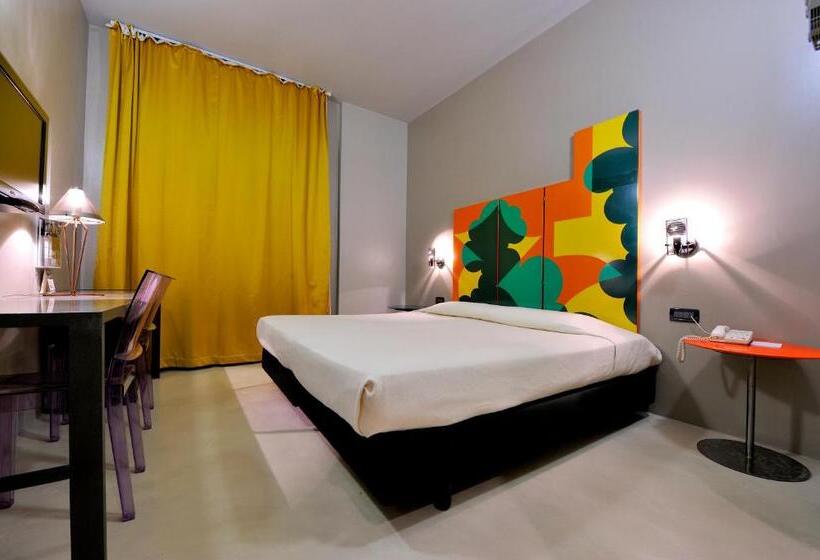 اتاق استاندارد, Art Hotel Boston