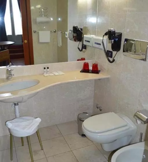 اتاق استاندارد, Art Hotel Boston