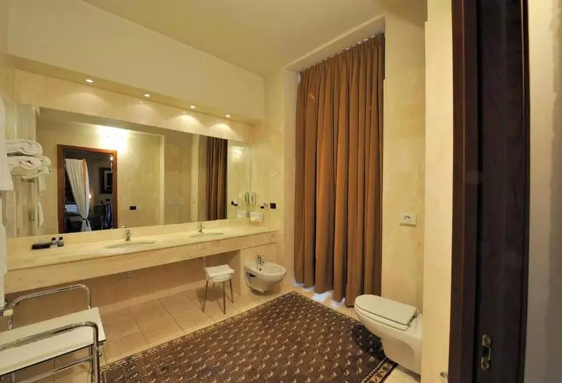 اتاق لوکس, Art Hotel Boston