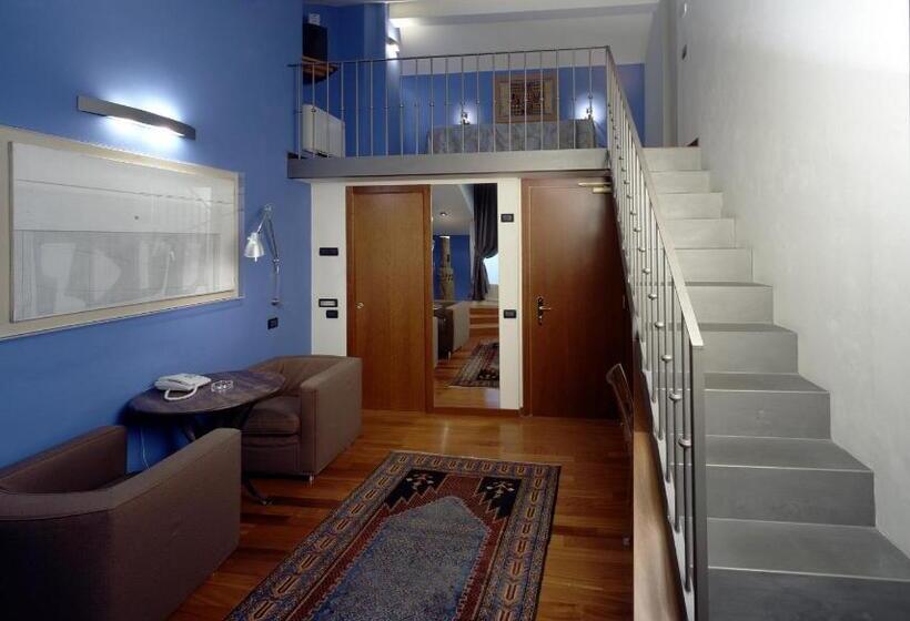 جناح جونيور, Art Hotel Boston