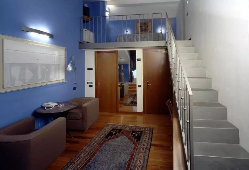 سوییت جونیور, Art Hotel Boston