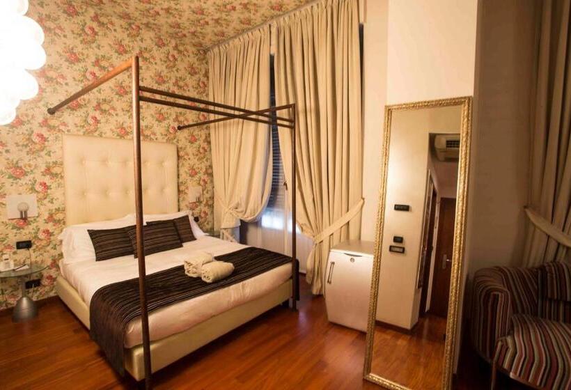 جناح جونيور, Art Hotel Boston