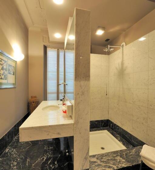 جناح جونيور, Art Hotel Boston