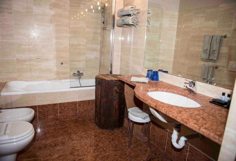 سوییت جونیور, Art Hotel Boston