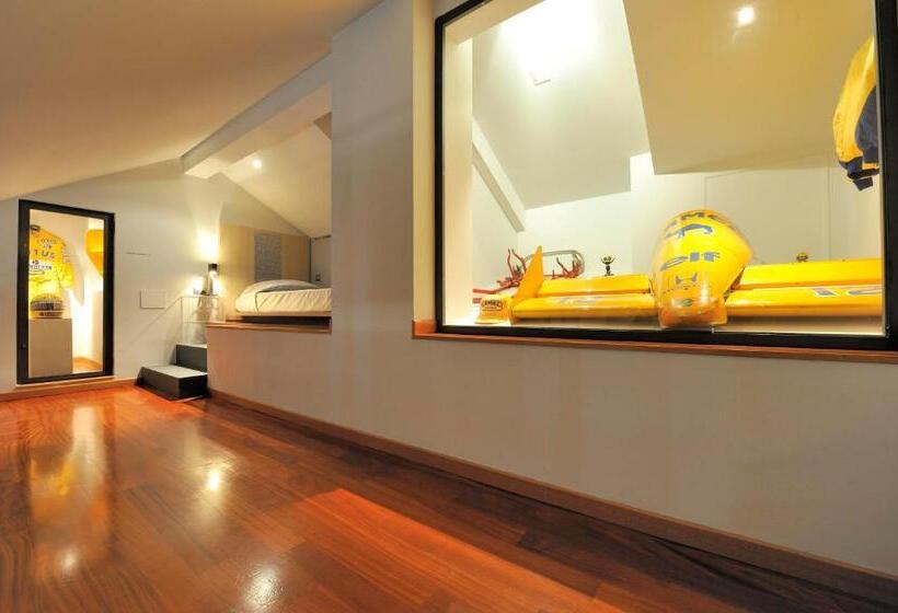 جناح, Art Hotel Boston