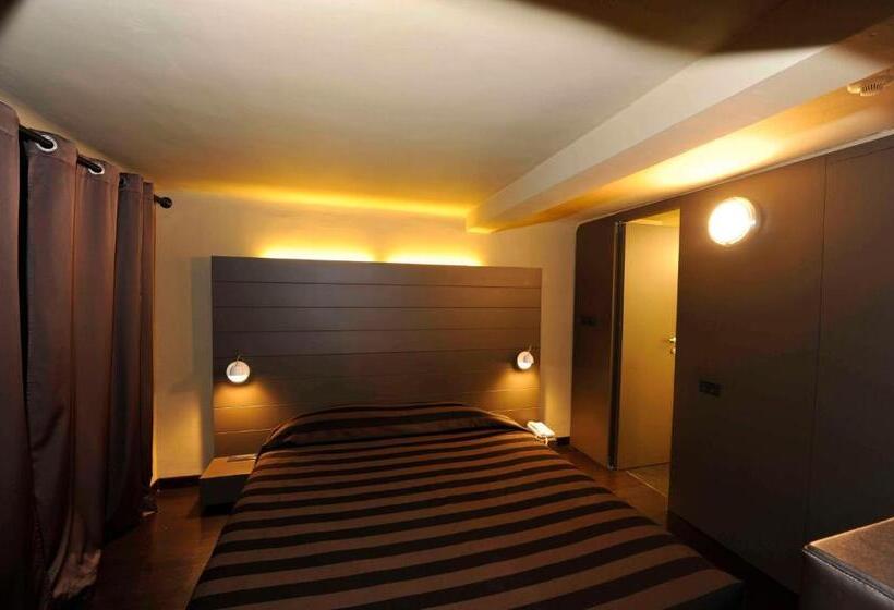 جناح, Art Hotel Boston