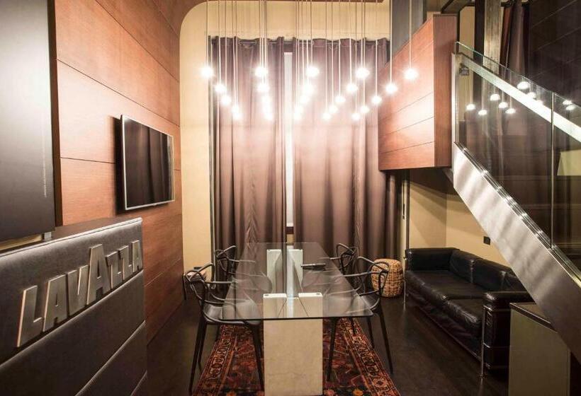 جناح, Art Hotel Boston