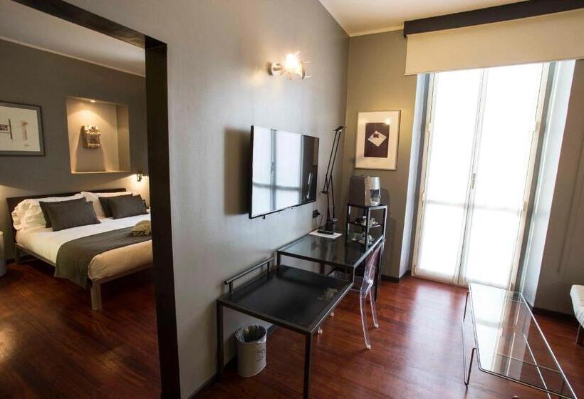 جناح, Art Hotel Boston