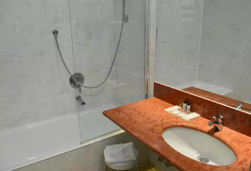 اتاق استاندارد سه نفره, Art Hotel Boston