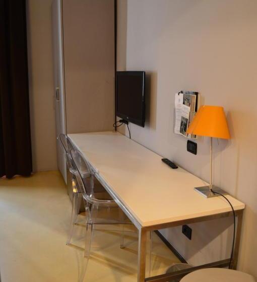 اتاق استاندارد سه نفره, Art Hotel Boston
