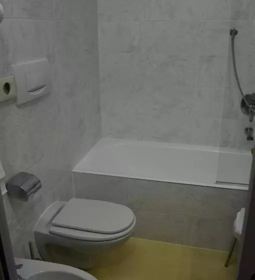 اتاق استاندارد سه نفره, Art Hotel Boston