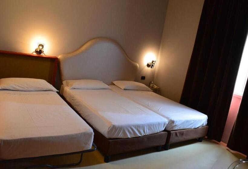 اتاق استاندارد سه نفره, Art Hotel Boston