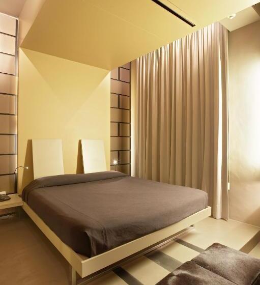 غرفة قياسية ثلاثية, Art Hotel Boston