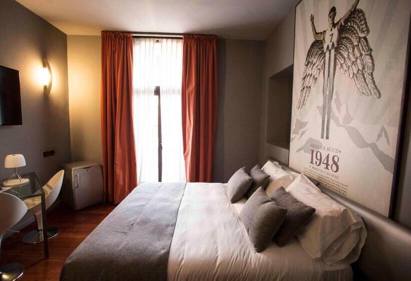 جناح, Art Hotel Boston