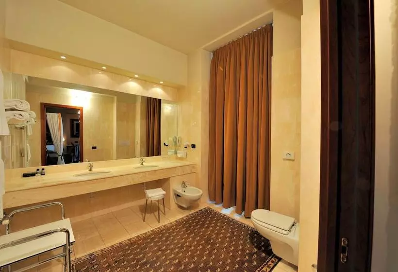 سوییت جونیور, Art Hotel Boston