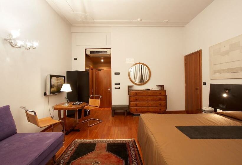 جناح جونيور, Art Hotel Boston