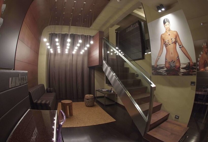 جناح, Art Hotel Boston