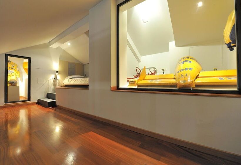 جناح, Art Hotel Boston