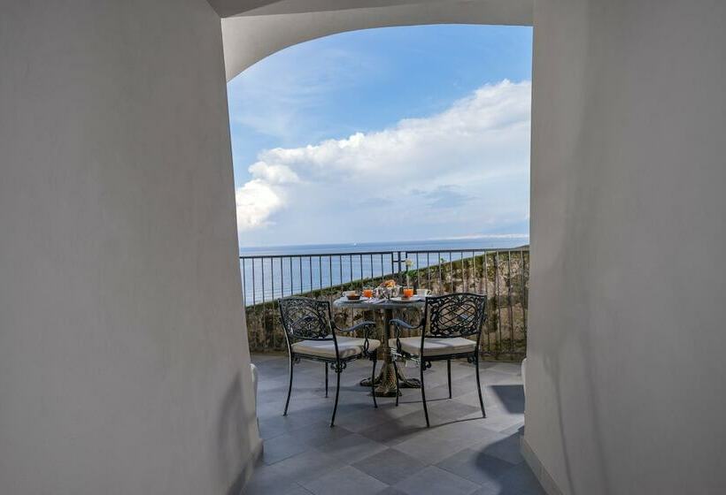 חדר סופריור עם נוף לים ומרפסת, Bellevue Syrene