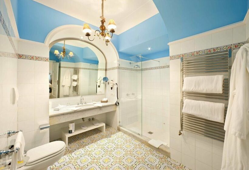 חדר סופריור עם נוף לים ומרפסת, Bellevue Syrene