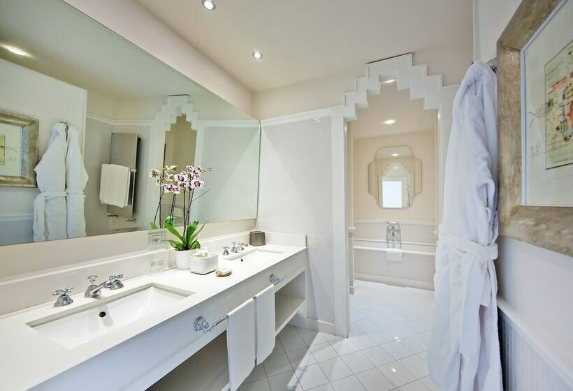 סוויטה נוף לים, Bellevue Syrene