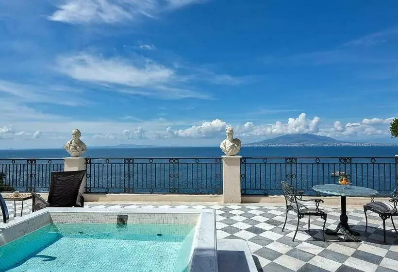Suite with Pool, Bellevue Syrene