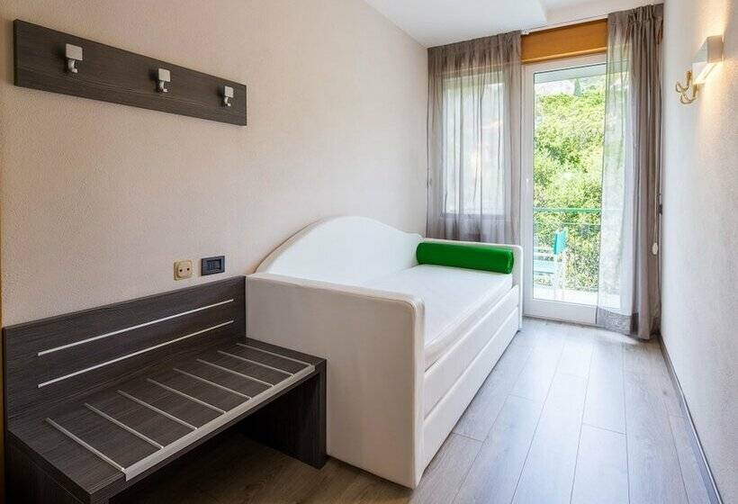 Номер Стандарт с Балконом Вид на Сад, Best Western Regina Elena