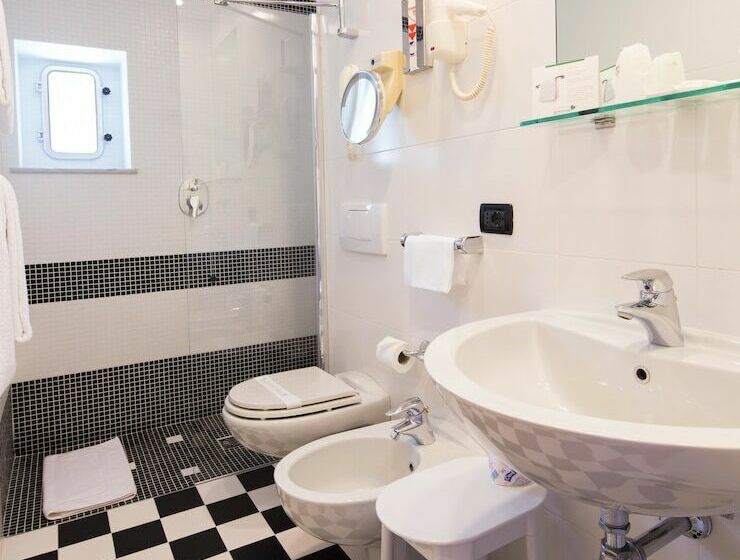 带阳台可观花园景的标准间, Best Western Regina Elena