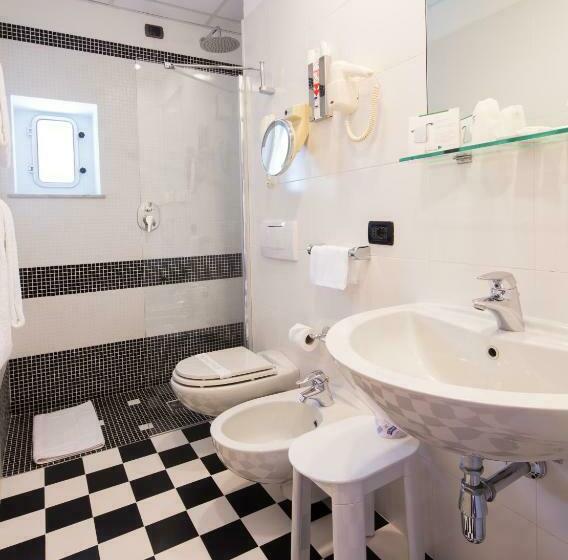 Номер Стандарт Боковой Вид на Море, Best Western Regina Elena