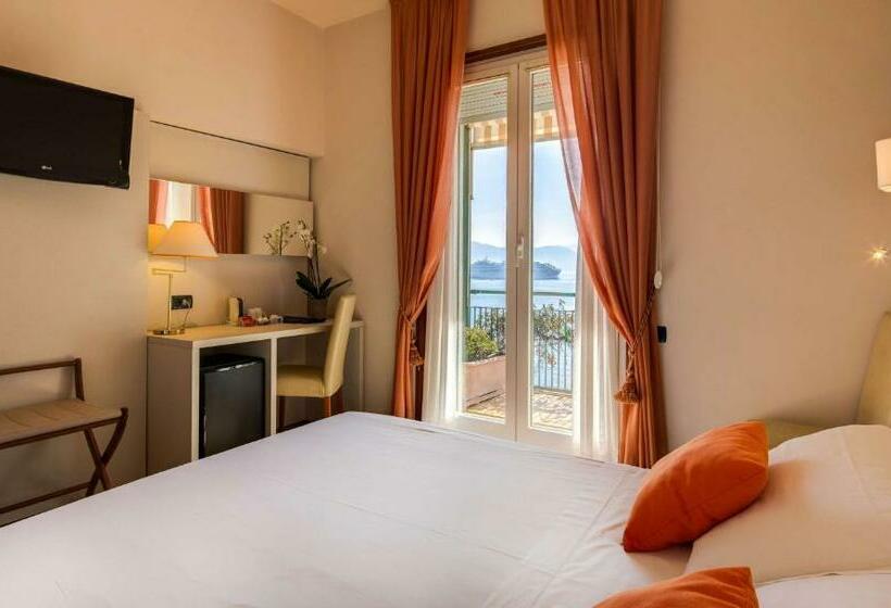 Номер Стандарт Вид на Море с Террасой, Best Western Regina Elena