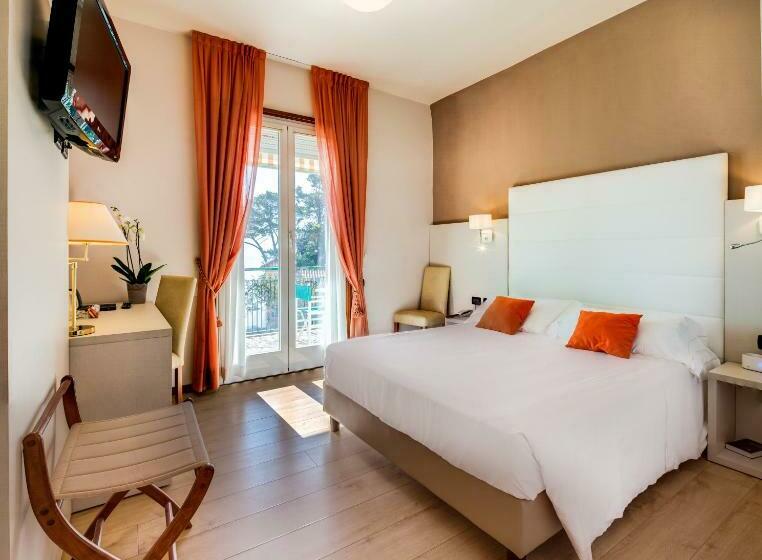 اتاق استاندارد با تراس و چشم‌انداز دریا, Best Western Regina Elena