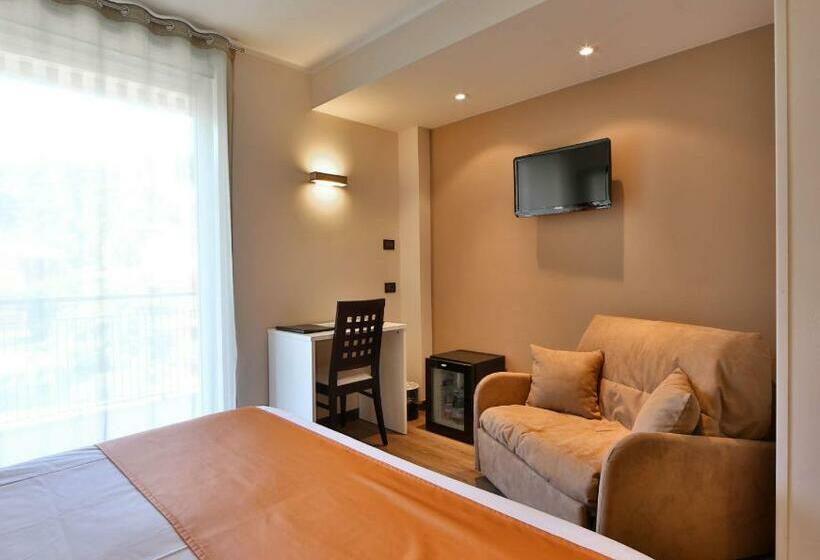 Трехместный Номер Стандарт Вид на Сад, Best Western Regina Elena