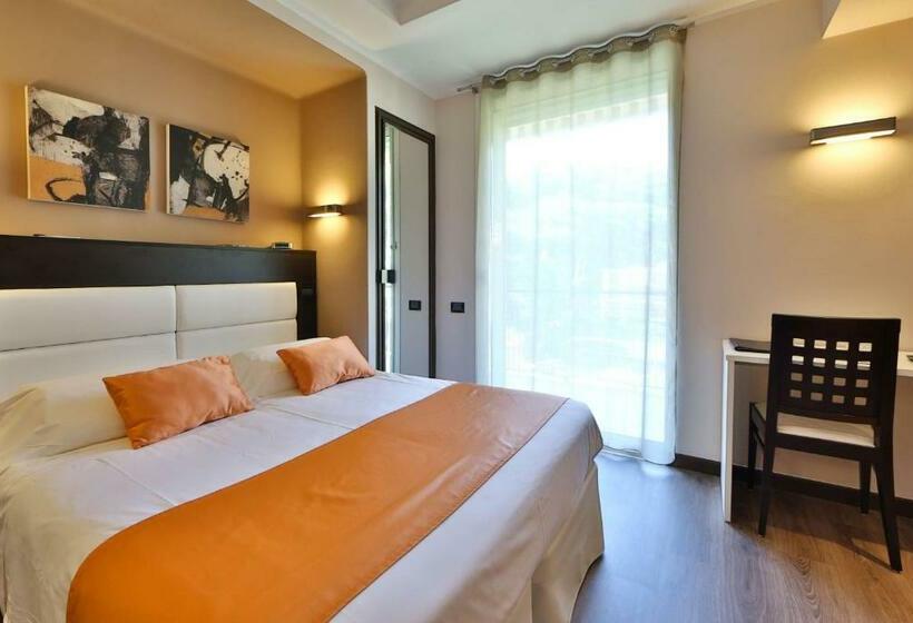 Трехместный Номер Стандарт Вид на Сад, Best Western Regina Elena