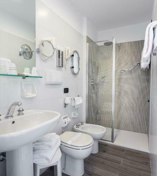 带花园景观的标准三人间, Best Western Regina Elena