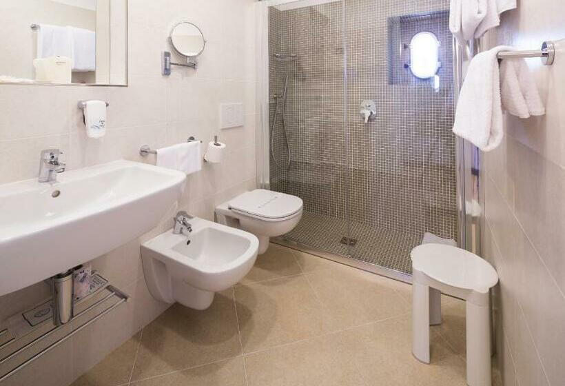 带花园景观的标准三人间, Best Western Regina Elena