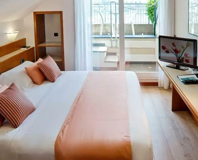 オーシャンビューのデラックストリプルルーム, Best Western Regina Elena