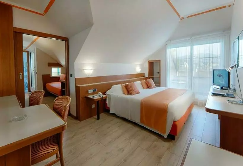 オーシャンビューのデラックストリプルルーム, Best Western Regina Elena