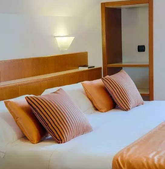 オーシャンビューのデラックストリプルルーム, Best Western Regina Elena