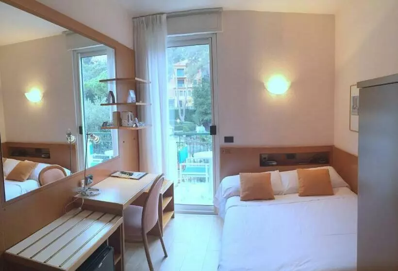 庭の見えるシングルルーム, Best Western Regina Elena