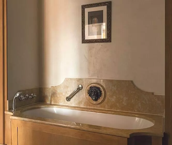 Suite with lake view, Hotel Cipriani, A Belmond Hotel, Venice
