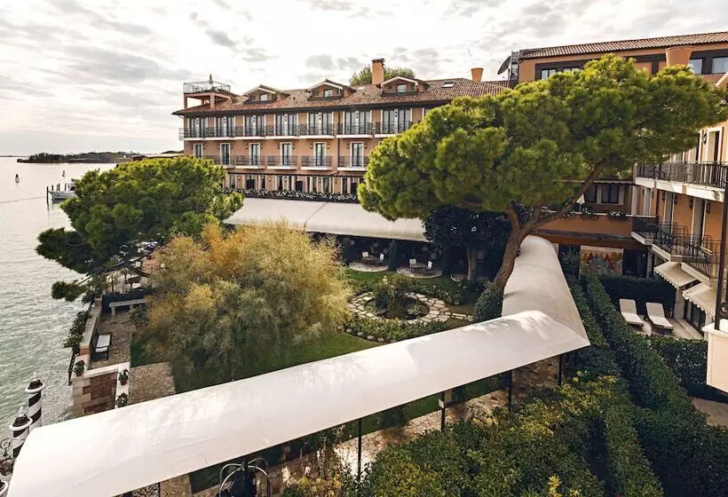 Suite with lake view, Hotel Cipriani, A Belmond Hotel, Venice
