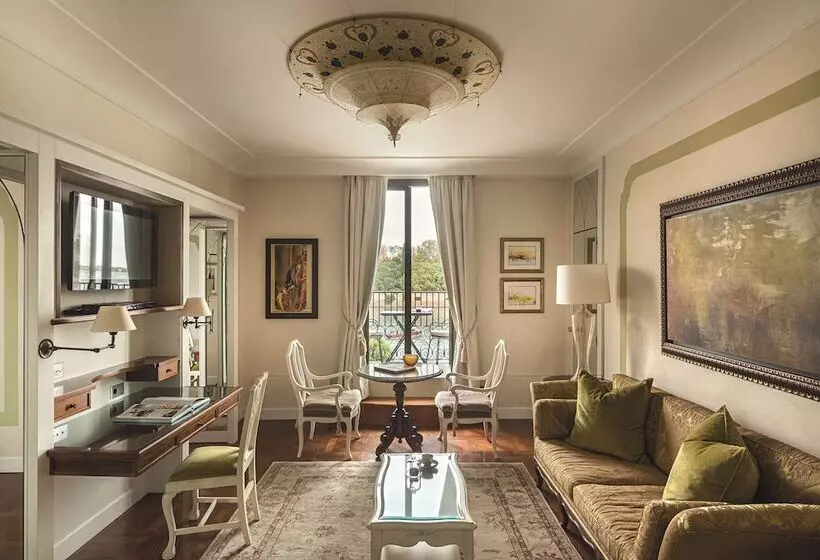 Suite with lake view, Hotel Cipriani, A Belmond Hotel, Venice